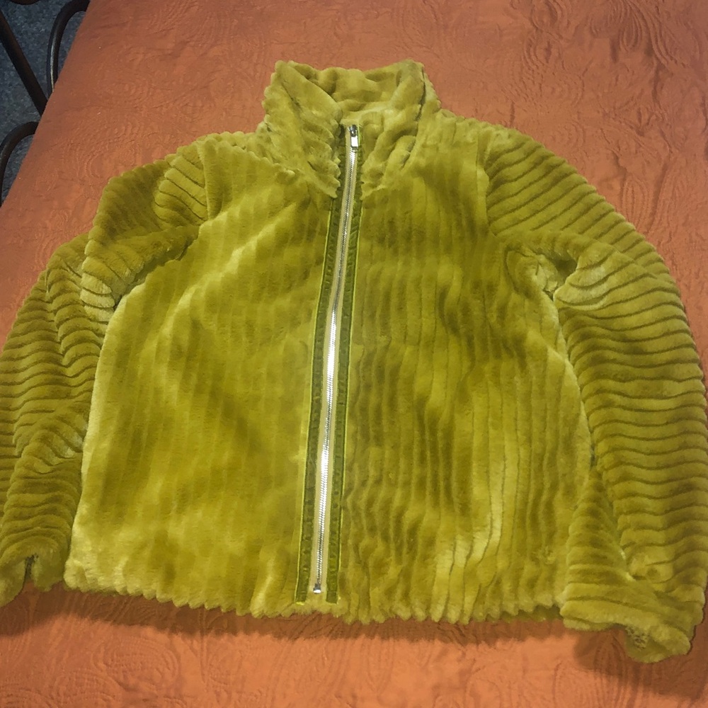 NWOT MYSTREE Faux Fur Mustard Yellow Jacket SUPER SOFT